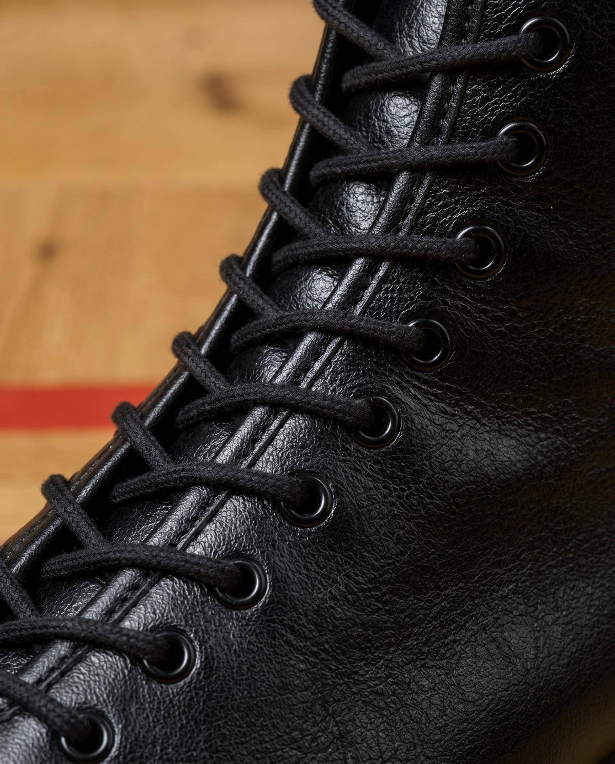 STRIDE - Gardestiefel 11-Loch unisex Gardeschuhe durchgehende Gummisohle schwarz Nappaleder